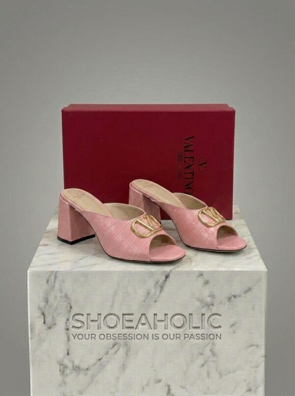 Shoe rendering with 202604231624 2