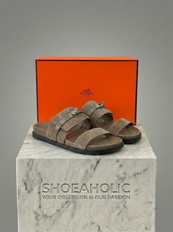 Shoe rendering with pedestal logo 202604301157 2