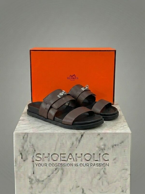 Shoe rendering with pedestal logo 202604301157 9